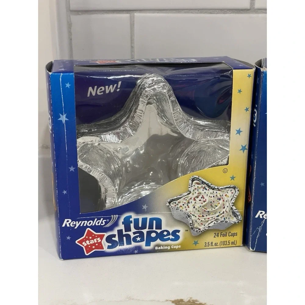 Reynolds Fun Shape Stars Foil Baking Cups 45 Count Cake Cookie Jello 3.5 oz READ